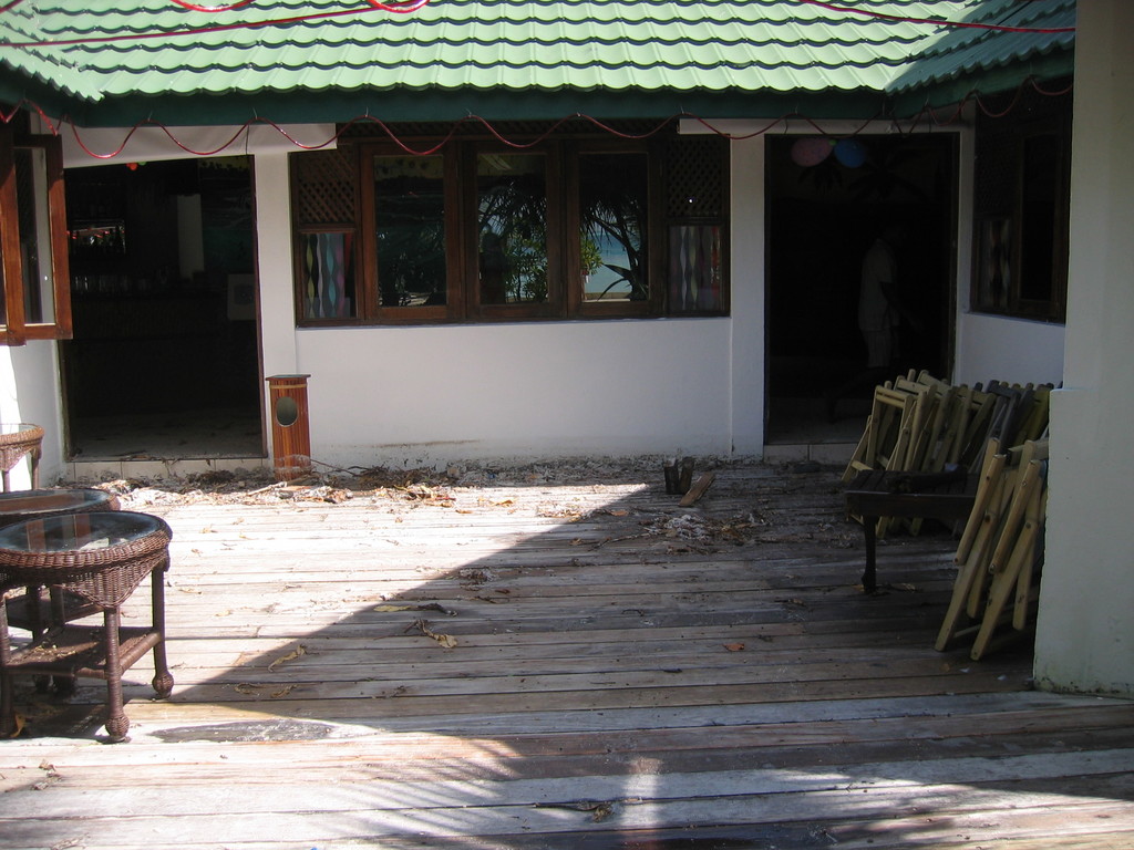 Vilamendhoo_Tsunami_2004_242.jpg